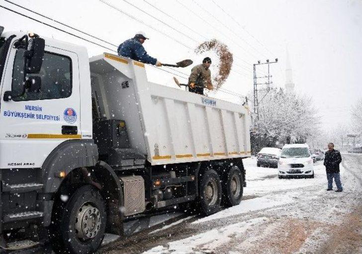 Mersin’de Kar Yolları Kapattı, Vatandaş Zor Anlar Yaşadı G3