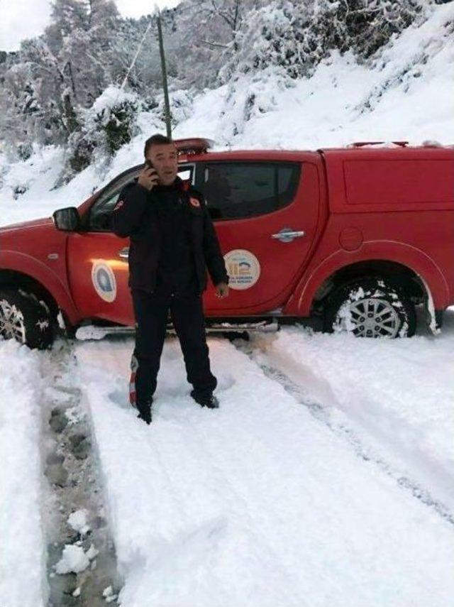 Alanya’da Karda Mahsur Kalan Kadın Hasta Kurtarıldı