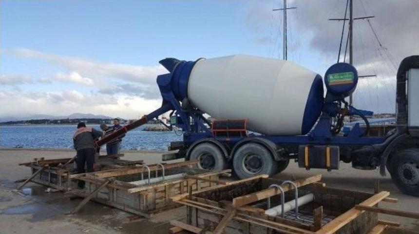 Burhaniye Yat Limanı İ&ccedil;in Tonozların D&ouml;k&uuml;m&uuml;ne Başlandı