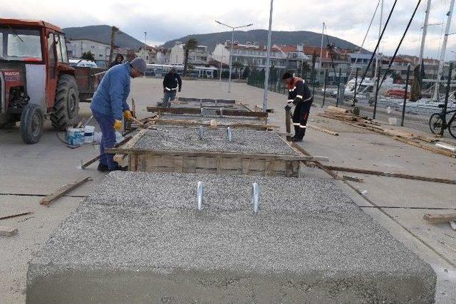 Burhaniye Yat Limanı İçin Tonozların Dökümüne Başlandı