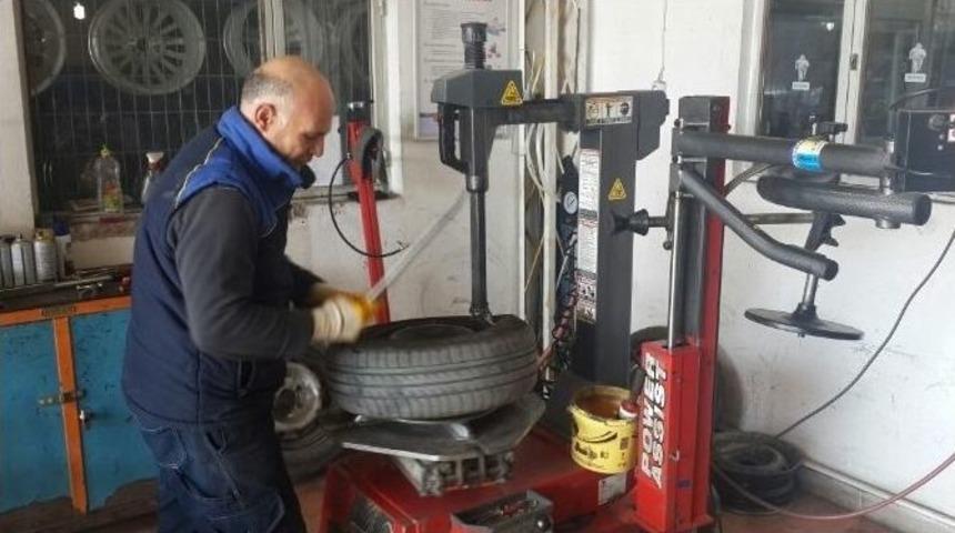 İş Yoğunluğu Artan Lastik&ccedil;iler Randevu Sistemi İle &Ccedil;alışmaya Başladı