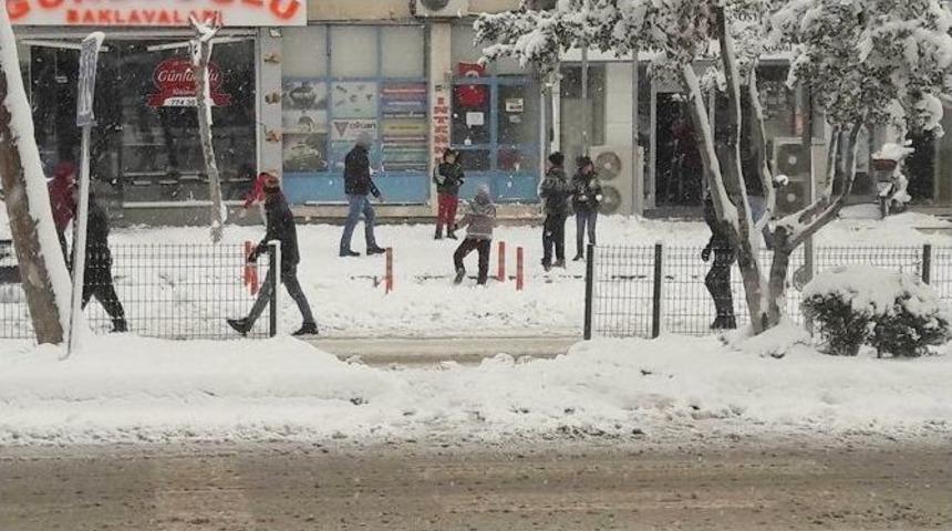 Mut&rsquo;ta Eğitime Kar Engeli