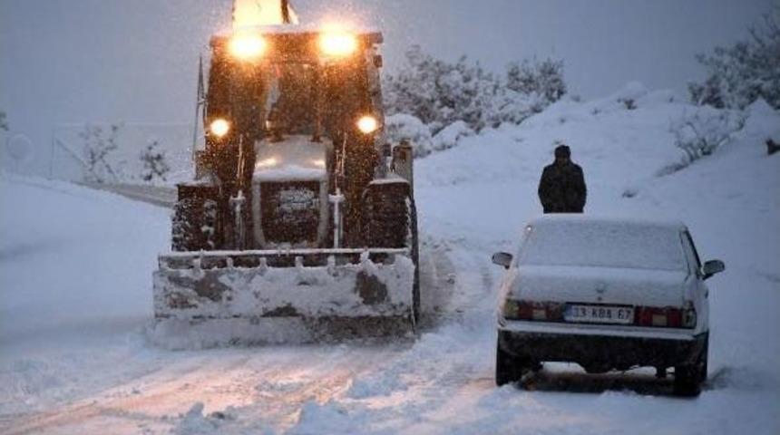 Mersin'de Karla M&uuml;cadele
