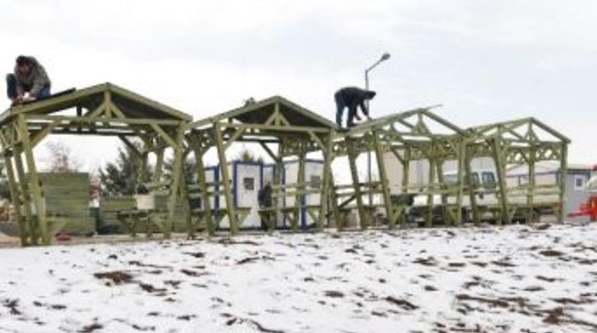 Büyükşehir Belediyesi’ne Kent Mobilyaları Hibe Edildi