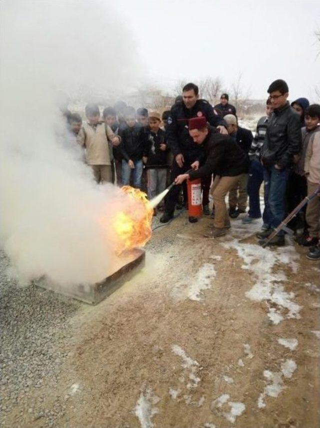 İtfaiye Daire Başkanlığı Yatılı Yurtta Kalan Öğrencilere ’yangın’ Eğitimi Verdi