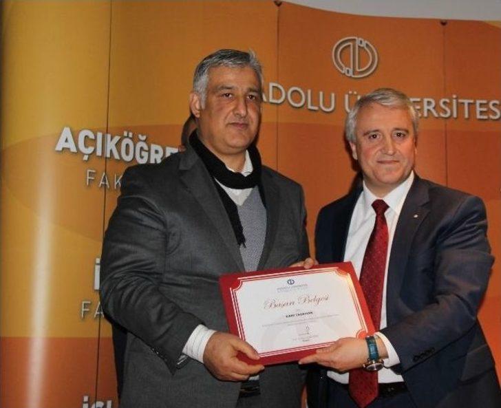 Rektör Gündoğan, Konya’da Açıköğretim Sisteminin Başarılı Öğrencileriyle Bir Araya Geldi G1