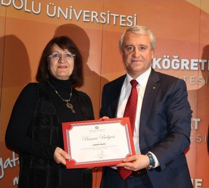 Rektör Gündoğan, Konya’da Açıköğretim Sisteminin Başarılı Öğrencileriyle Bir Araya Geldi G2