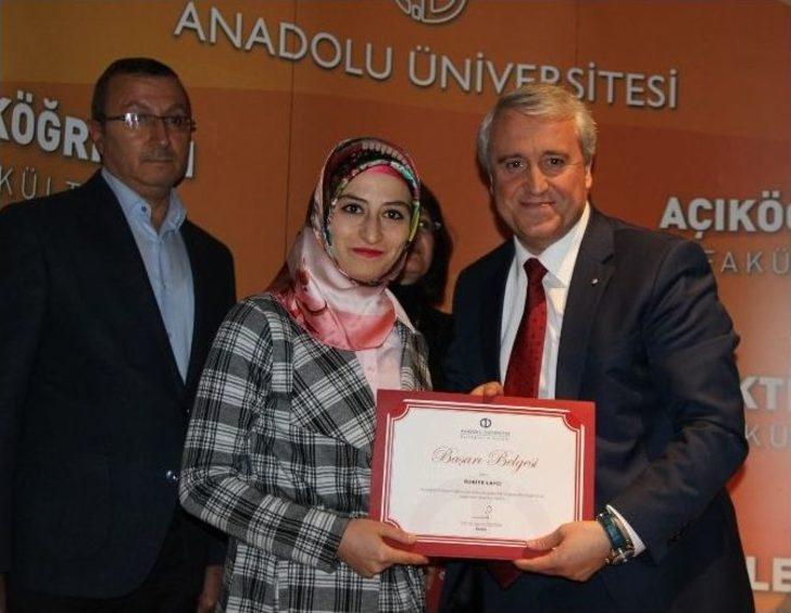 Rektör Gündoğan, Konya’da Açıköğretim Sisteminin Başarılı Öğrencileriyle Bir Araya Geldi G3