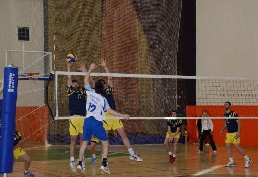 &Uuml;niversitelerarası Voleybol 2. Lig Grup M&uuml;sabakaları Başladı
