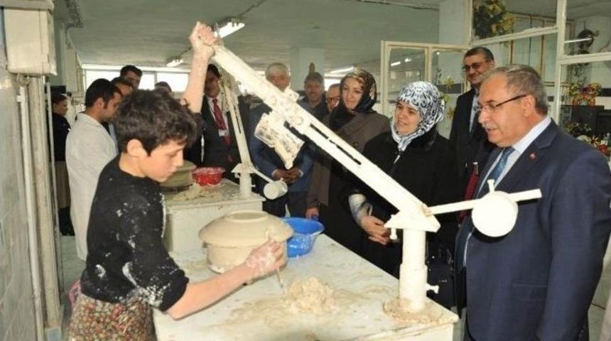 Vali, Meslek Ve Teknik Anadolu Lisesi&rsquo;ni Ziyaret Etti