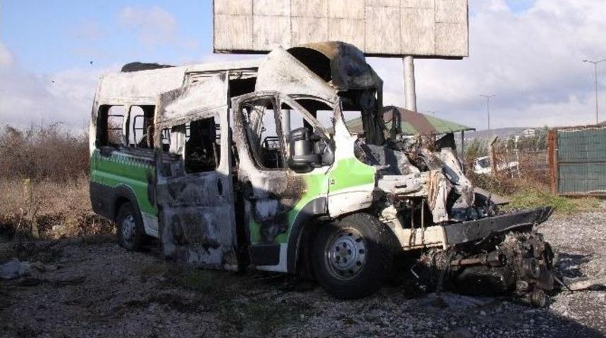 Tır’a Çarpan Minibüsün Sürücüsü Yanarak Can Verdi