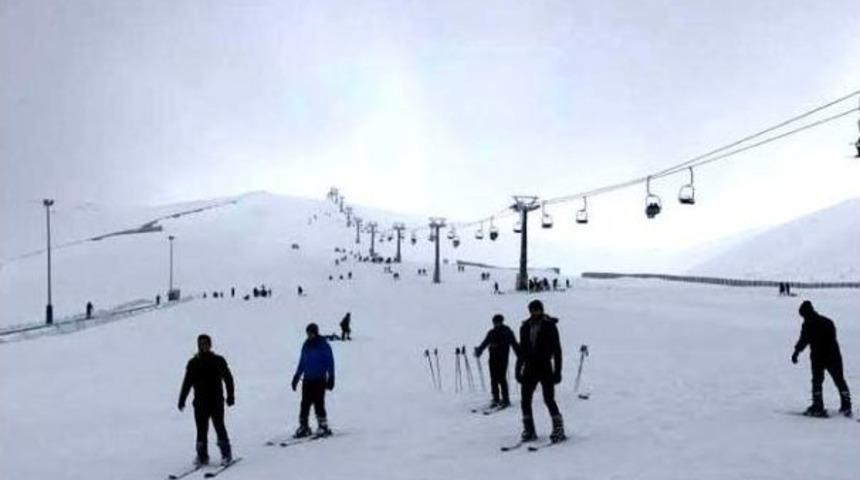 &Ouml;m&uuml;&rsquo;l&uuml; &Ouml;ğrencilere Kayak Dersi