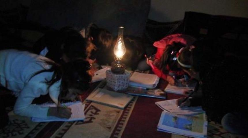 Derecik 8 G&uuml;nd&uuml;r Elektriksiz