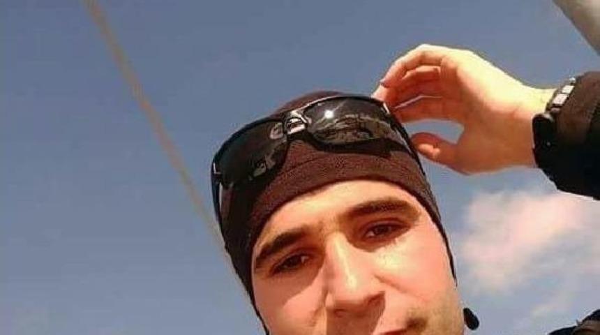 Kars Şehidine Ağlıyor