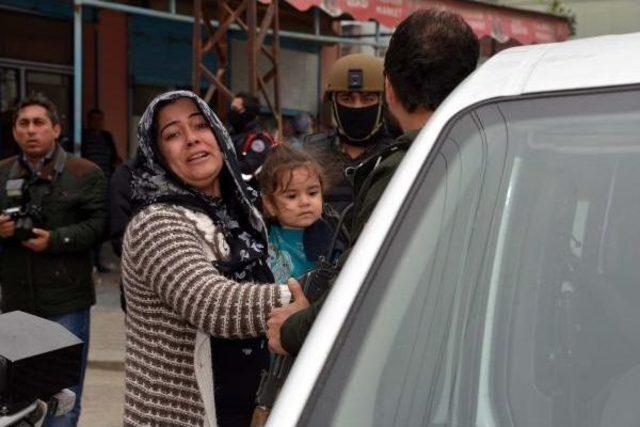 Hırsızlık Suçundan Aranan Sanık, Kahvede Oyun Oynarken Yakalandı