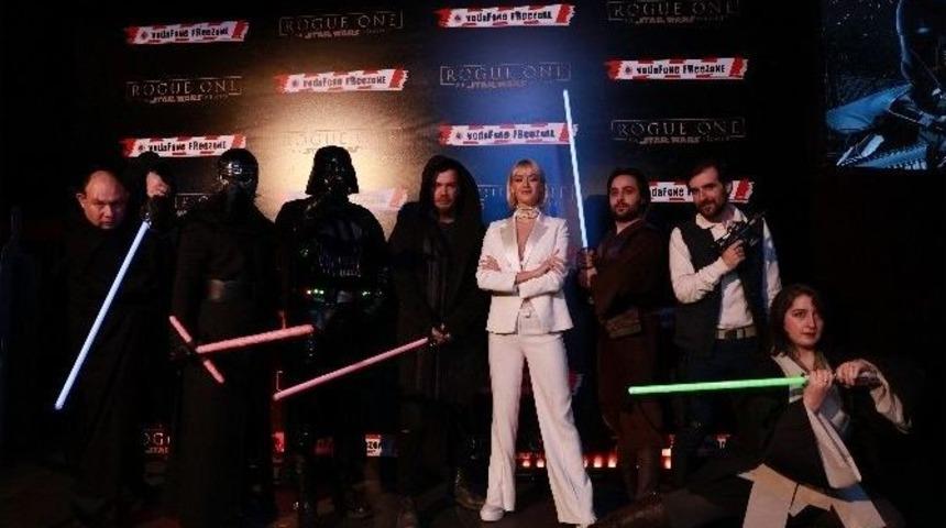 &rsquo;rogue One: Bir Star Wars Hikayesi&rsquo; Filminin Vizyona Girişi &Ouml;zel G&ouml;sterimle Kutladı