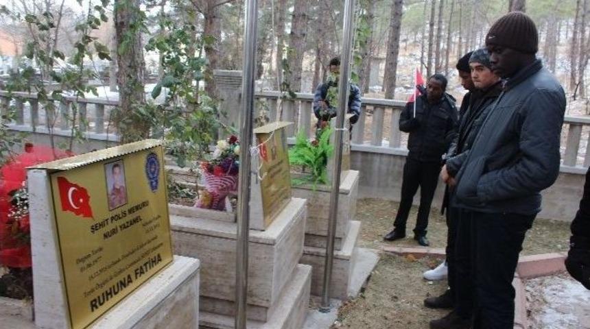 80 &Uuml;lkeden 120 &Ouml;ğrenci Polis Şehitliği&rsquo;ni Ziyaret Etti