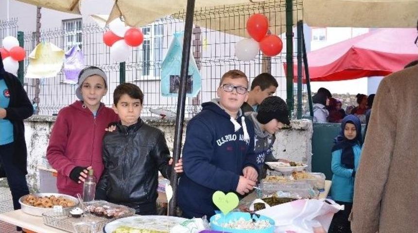 &Ouml;ğrencilerden Halep İ&ccedil;in Kermes