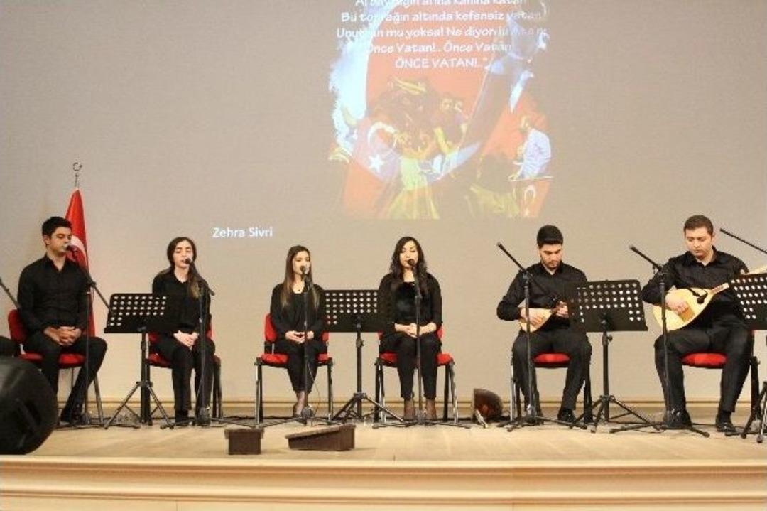 &Uuml;niversiteli &Ouml;ğrenciler, 15 Temmuz Ruhunu Afişlere Yansıttı