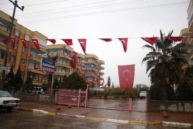 Antalyalı Şehidin Evine Dev Türk Bayrağı Asıldı