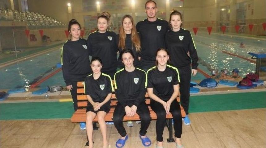 B&uuml;y&uuml;kşehirli Y&uuml;z&uuml;c&uuml;ler Yıldızlar Şampiyonasında