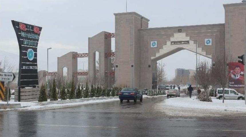 Niğde Tıp Fak&uuml;ltesi &Ouml;ğrencilerini Bekliyor