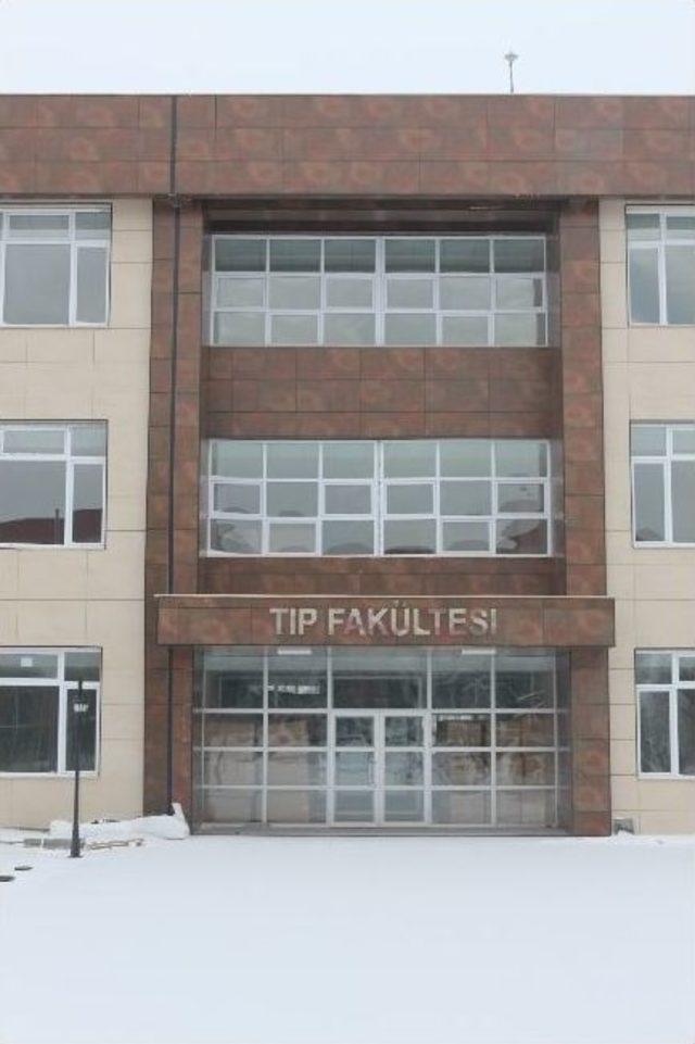 Niğde Tıp Fakültesi Öğrencilerini Bekliyor