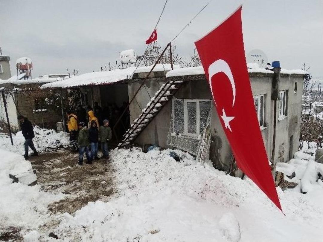 Şehit &Ouml;kkeş Karaca&rsquo;nın Ailesi Ter&ouml;re Meydan Okudu