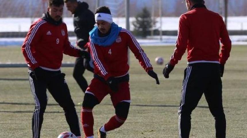 Sivasspor, Adana Demirspor Ma&ccedil;ı Hazırlıklarını S&uuml;rd&uuml;rd&uuml;