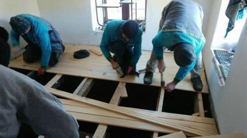 Fel&ccedil;li Vatandaşın &Ccedil;&ouml;ken Evini Belediye Yeniden Yaptı