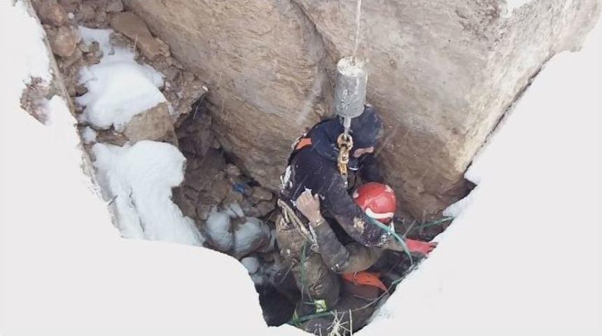 Kartopu Oynarken 10 Metrelik &Ccedil;ukura D&uuml;şt&uuml;