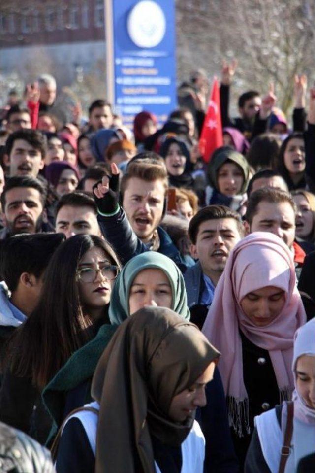 Bolu'da Üniversiteliler Terör Saldırılarını Protesto Etti