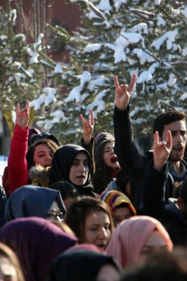 Bolu'da Üniversiteliler Terör Saldırılarını Protesto Etti