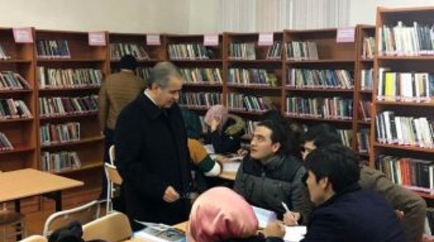 Karaman Valisi Tapsız&rsquo;dan K&uuml;t&uuml;phane Ziyareti