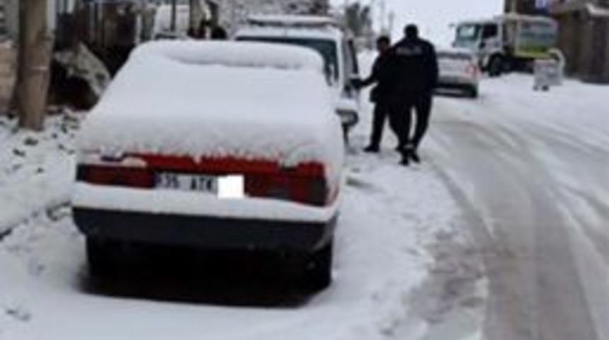 Otomobil &Ccedil;alan 5 Kişi Yakalandı