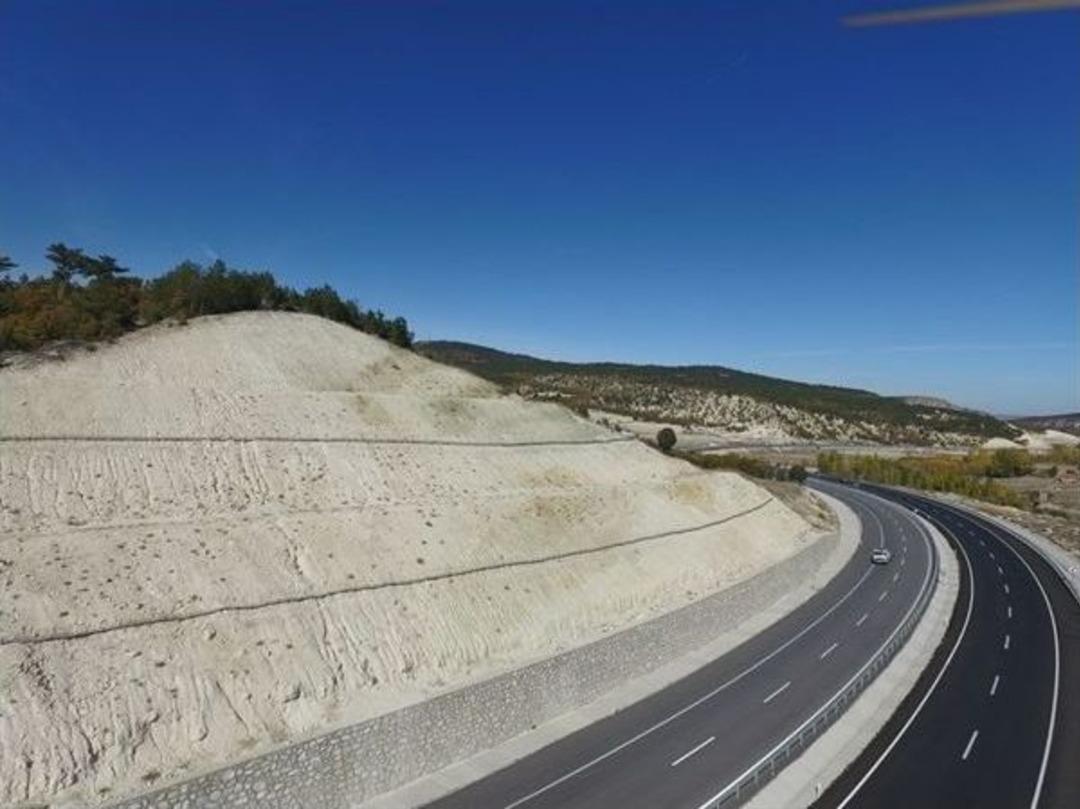 Aslanapa-&ccedil;avdarhisar Karayolu&rsquo;nda Ağa&ccedil;landırma &Ccedil;alışması