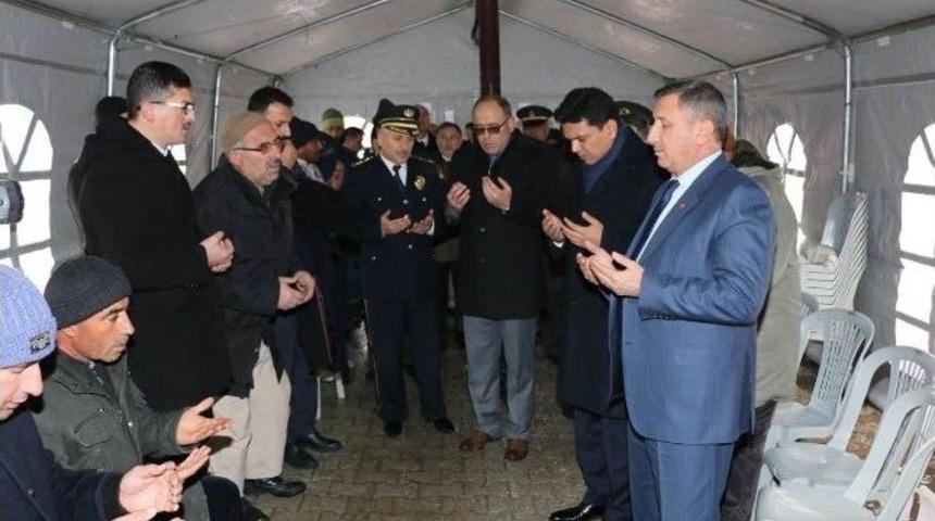 Burdur Valisi Yılmaz, Şehit Dedesini Ziyaret Etti