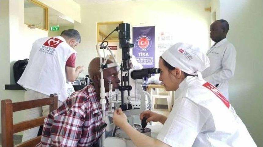 Azerbaycanlı Ve T&uuml;rk Doktorlar Uganda&rsquo;da Uygulamalı Katarakt Eğitimi Verdi