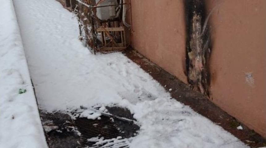 Belediye D&uuml;ğ&uuml;n Salonuna &Ccedil;irkin Saldırı