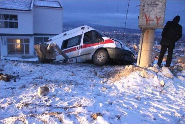 Ambulans Kaza Yaptı: 5 Yaralı