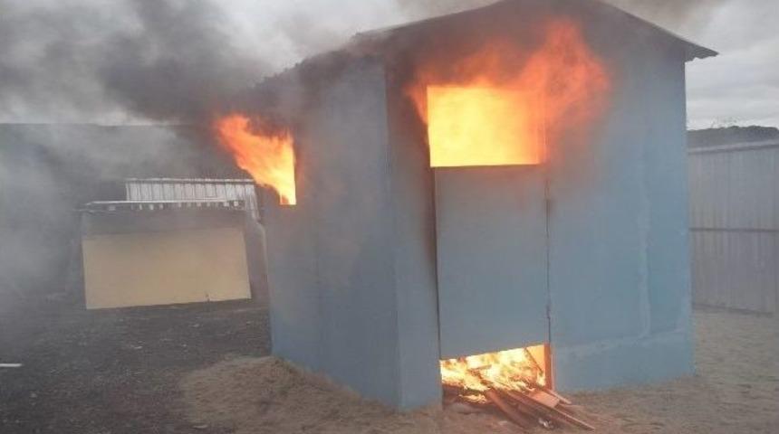 Yanmaz İnşaat Levhası, Yangını Hapsedecek