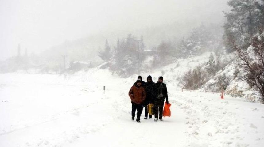 Yayladağı&rsquo;nda Eğitime Kar Engeli