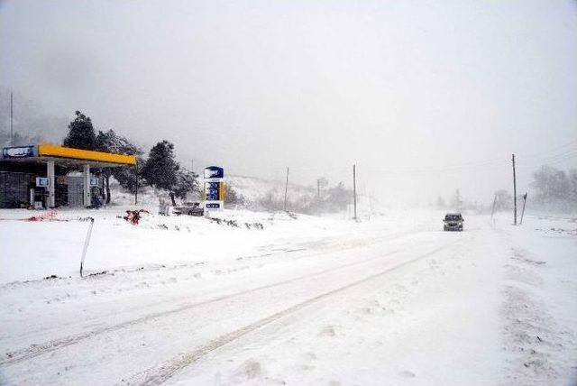 Yayladağı’nda Eğitime Kar Engeli