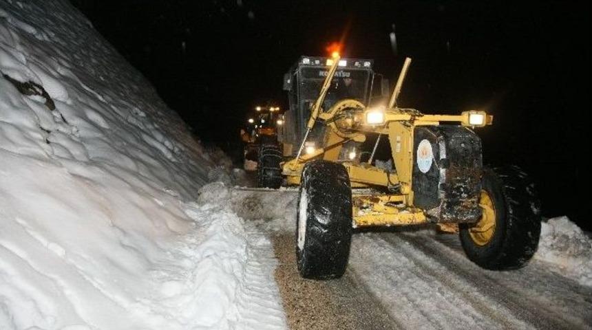 Adana&rsquo;nın 5 İl&ccedil;esinde Karla M&uuml;cadele