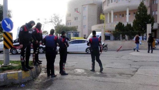 Şanlıurfa'da Husumetli Aileler, Adliye Önünde Kavga Etti: 7 Yaralı