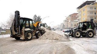 Malatya’da Kar 70 Kırsal Mahallenin Yolunu Kapattı