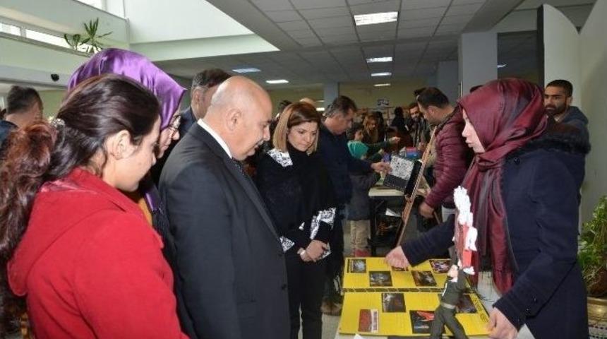 &Uuml;niversite &Ouml;ğrencilerinden Materyal Sergisi