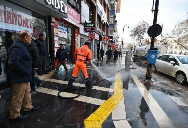 Malatya’da Cadde Ve Sokaklar Yıkanıyor