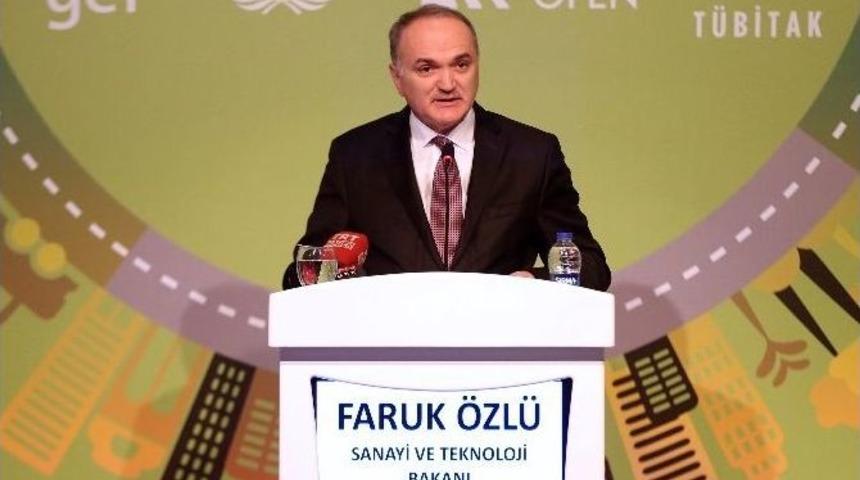 Bakan &Ouml;zl&uuml;, &lsquo;temiz Teknoloji&rsquo; &Ouml;d&uuml;l T&ouml;renine Katıldı