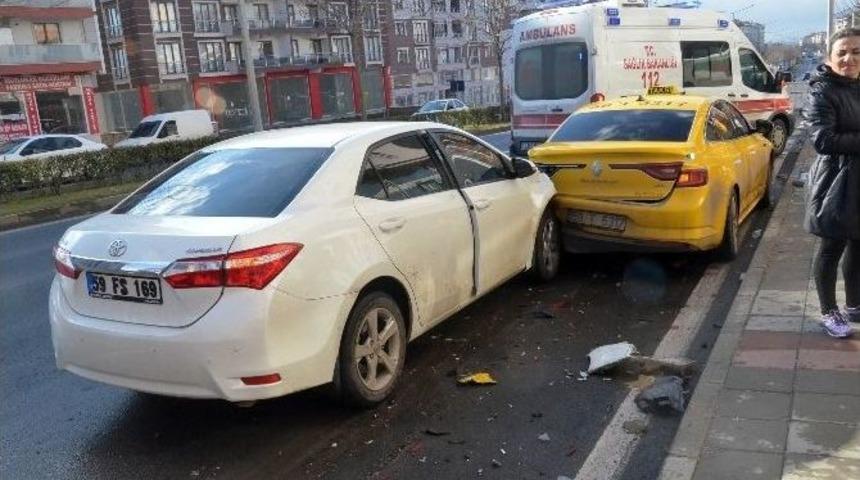 &Ccedil;orlu&rsquo;da Trafik Kazası: 2 Yaralı